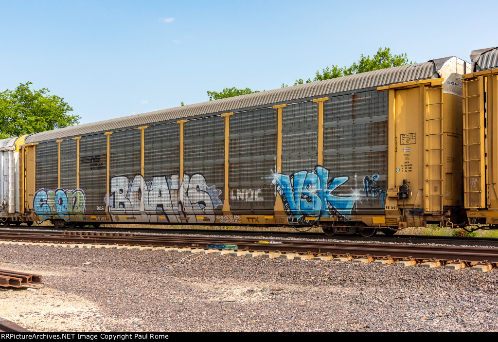 NS TTGX 851697, Autorack car westbound on the UPRR